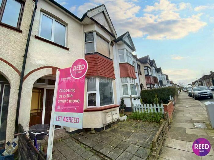 1 Bedroom Flat To Rent In Westcliff Park Drive, Westcliff On Sea, SS0