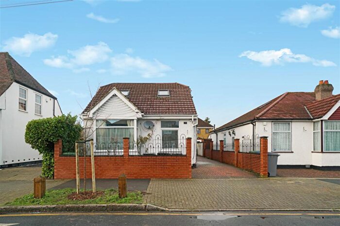 2 Bedroom Maisonette To Rent In Charterhouse Avenue, Wembley, HA0