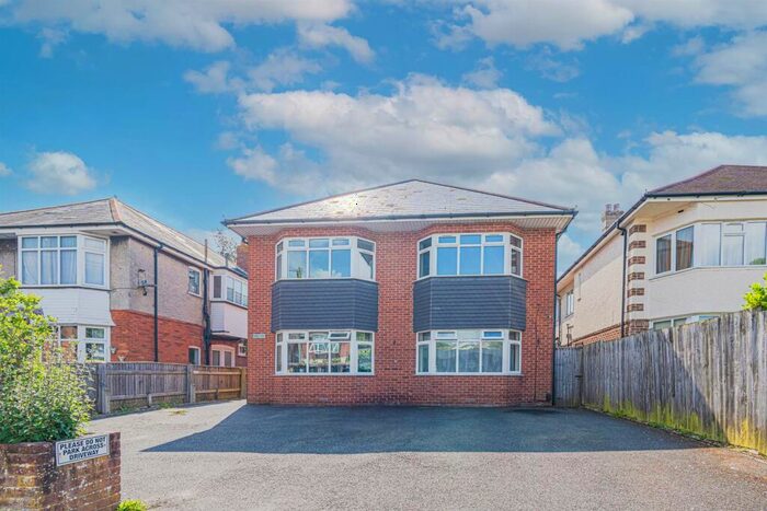 2 Bedroom Apartment To Rent In Christchurch Road, Bournemouth, BH7