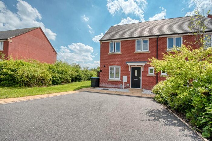 4 Bedroom Semi-Detached House For Sale In Portway Drive, Matlock, DE4