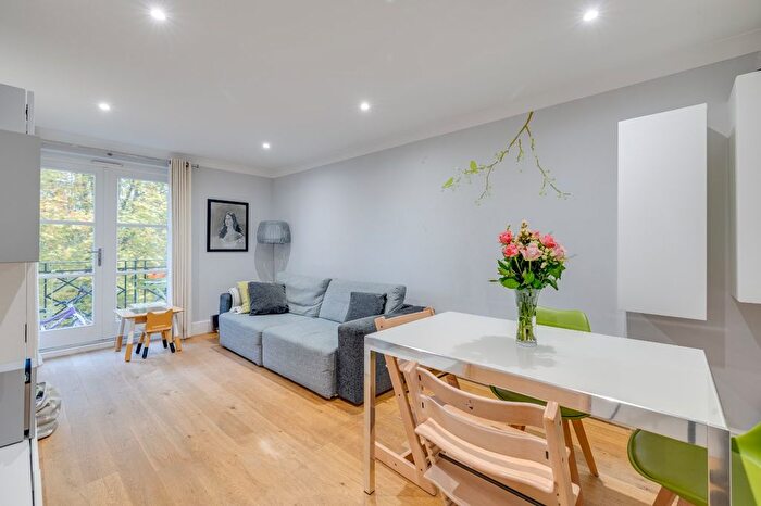 2 Bedroom Flat For Sale In Brompton Park Crescent, Fulham, SW6