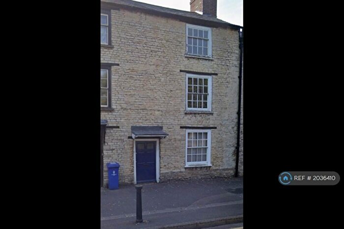 1 Bedroom Flat To Rent In High Street, Brackley, NN13