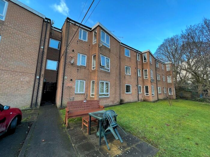 1 Bedroom Flat To Rent In Braybrook Court, Bradford, West Yorkshire, BD8