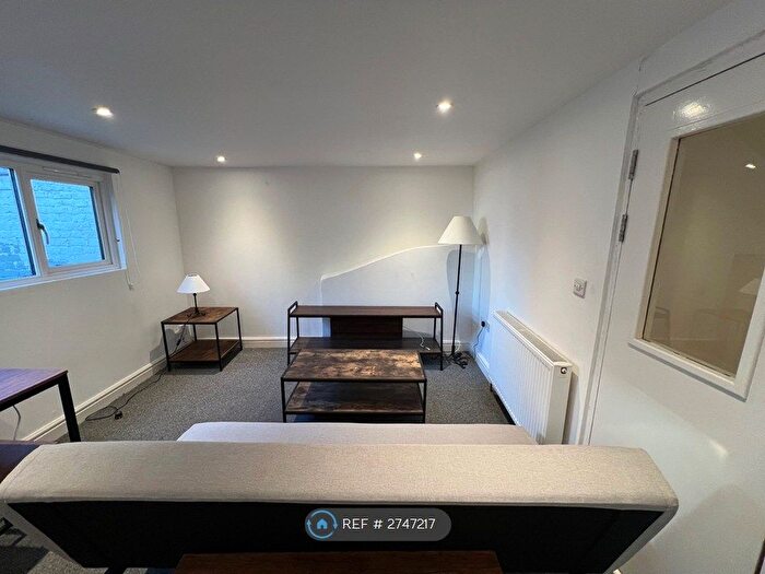 1 Bedroom Flat To Rent In Fore Street, Exeter, EX4