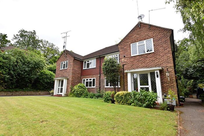 2 Bedroom Flat To Rent In Oak Hill Grove, Surbiton, KT6