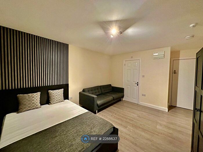 Studio To Rent In Costons Lane, Greenford, UB6