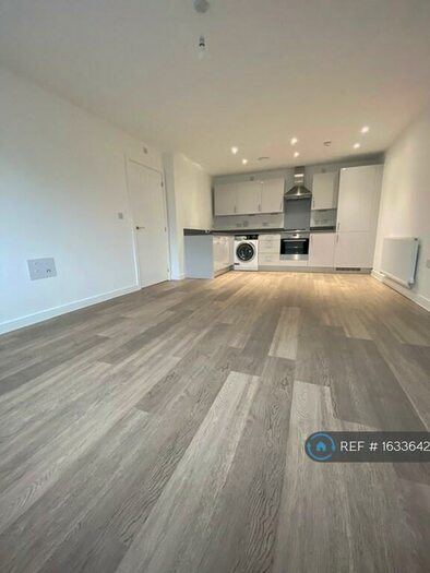 2 Bedroom Flat To Rent In Station Road North, Redhill, RH1