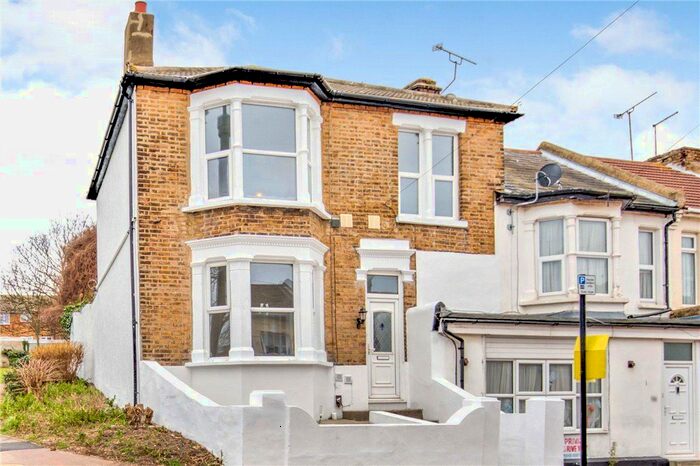 3 Bedroom End Of Terrace House To Rent In Hartington Road, Southend-On-Sea, SS1