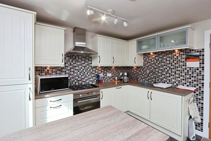 2 Bedroom Flat For Sale In Crossland Drive, Sheffield, South Yorkshire, S12