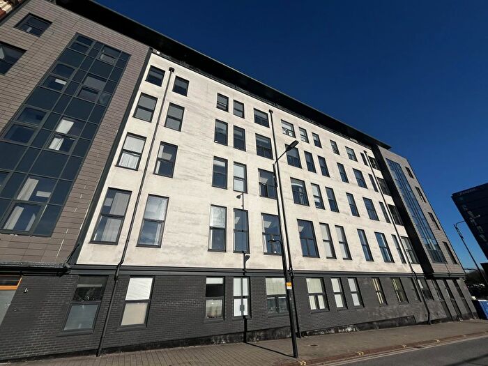 2 Bedroom Flat For Sale In Flat, Tate House, - New York Road, Leeds, West Yorkshire, LS2