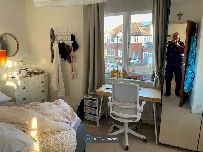 2 Bedroom Detached House To Rent In Well Lane, London, SW14