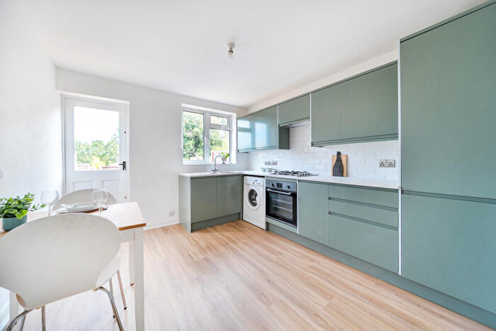 1 Bedroom Flat For Sale In Endwell Road, Brockley, London, SE4