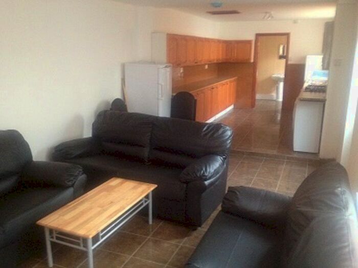 6 Bedroom Semi-Detached House To Rent In Oak Tree Lane, Selly Oak, B29