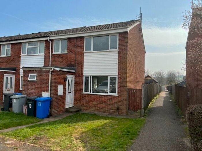 3 Bedroom Flat To Rent In Hawkins Close, Rothwell, Kettering, NN14