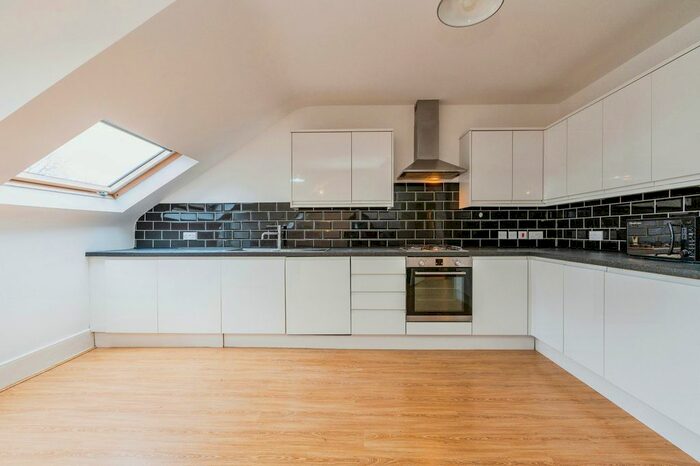 2 Bedroom Flat To Rent In Haslemere Road, London, N8