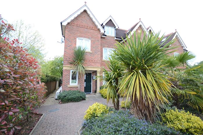2 Bedroom Maisonette To Rent In Oakcot Gardens, Shireshead Close, Reading, Berkshire, RG30