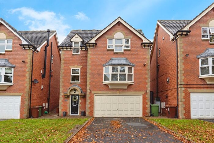 6 Bedroom Detached House For Sale In Ferrybridge Road, Castleford, WF10