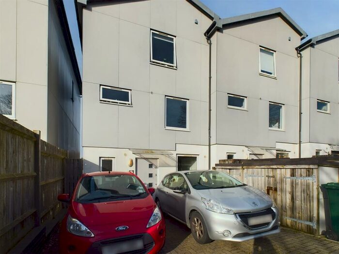 5 Bedroom Semi-Detached House To Rent In Bevendean Road, Brighton, BN2