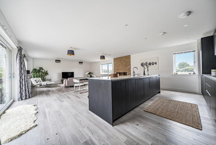 4 Bedroom Detached House For Sale In Romaine Road, Cranleigh, GU6