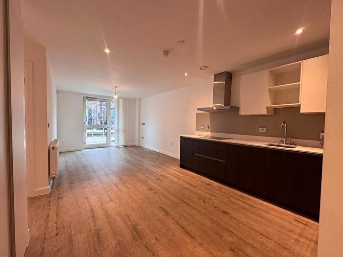 2 Bedroom Flat To Rent In Lockside Lane, Salford, M5