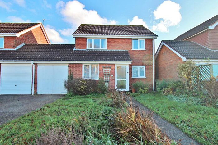 4 Bedroom Link Detached House For Sale In Cowdray Park, Hill Head, PO14