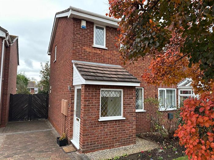 2 Bedroom Semi-Detached House To Rent In Darnbrook, Wilnecote, B77