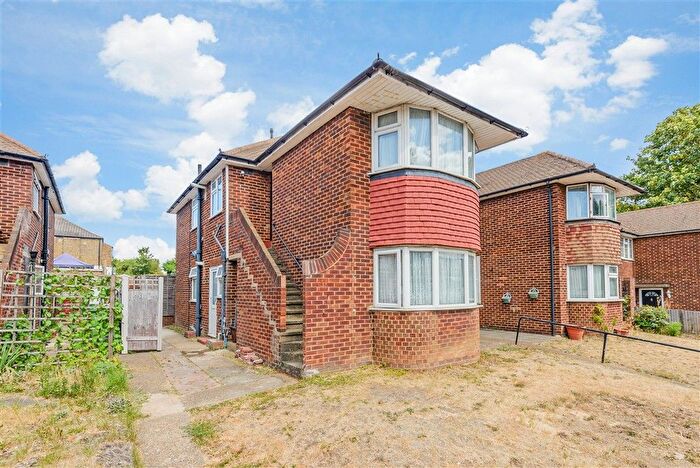 2 Bedroom Maisonette For Sale In Bellegrove Road, Welling, Kent, DA16