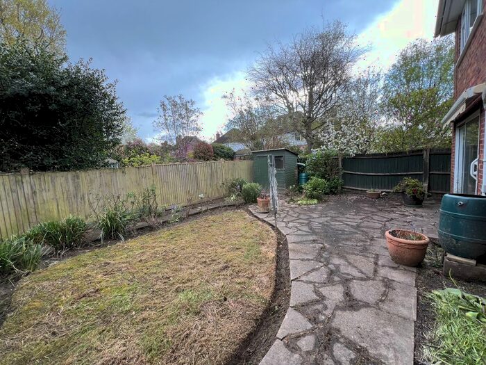 3 Bedroom Detached House For Sale In Locationlocation! Cricketfield Road, Horsham, West Sussex, RH12