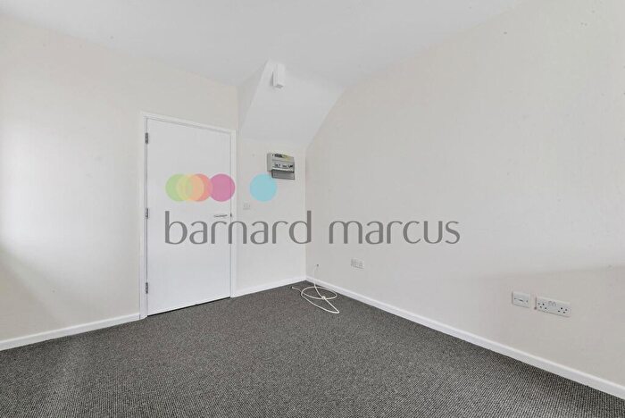 3 Bedroom Apartment To Rent In Bensham Lane, Thornton Heath, CR7