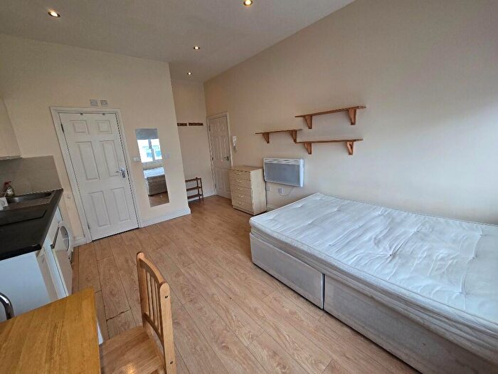 Studio To Rent In West Hendon Broadway, London, NW9