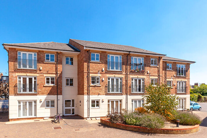 2 Bedroom Apartment To Rent In Grandpont Place, Oxford, OX1