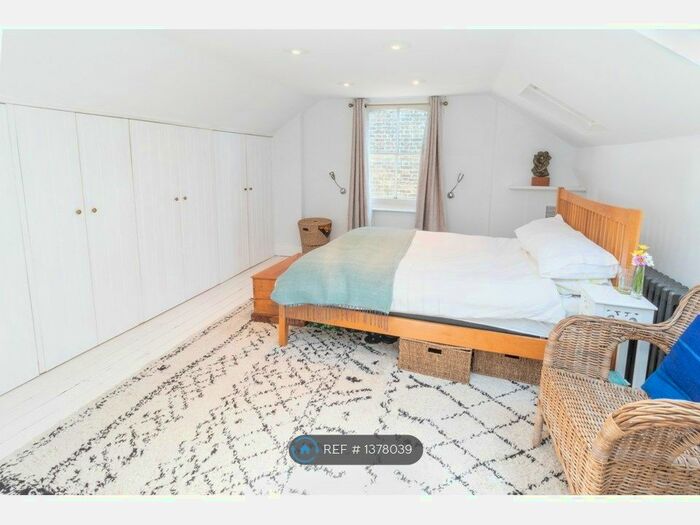 2 Bedroom Flat To Rent In Angles Road, London, SW16