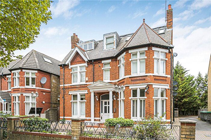 2 Bedroom Flat For Sale In Hamilton Road, Ealing, London, W5