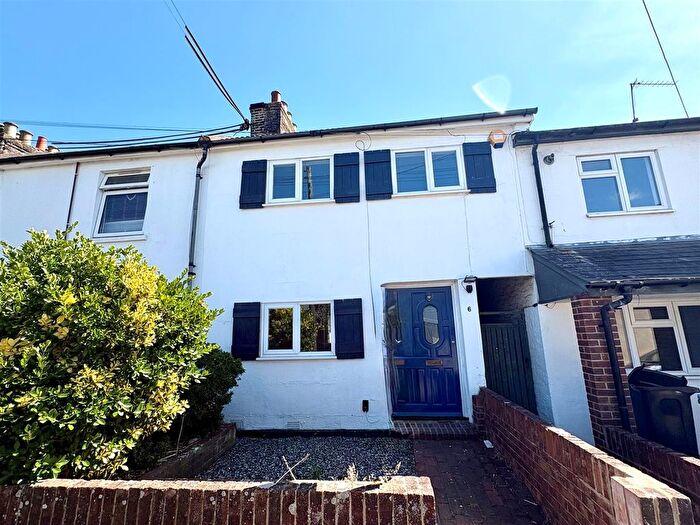 3 Bedroom Cottage To Rent In Gladstone Terrace., Wick, Littlehampton, BN17