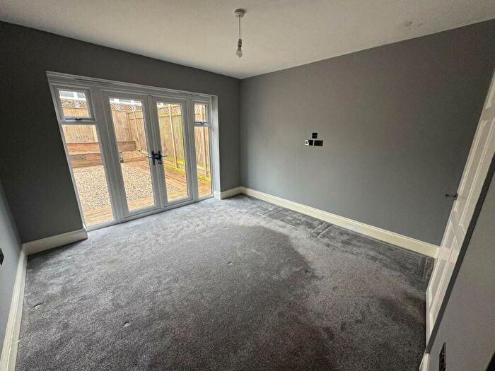 1 Bedroom Flat To Rent In High Road Benfleet, SS7