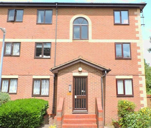 1 Bedroom Flat To Rent In Winston Close, Greenhithe, DA9