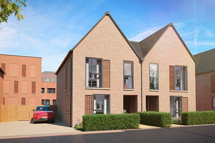 3 Bedroom Semi Detached House For Sale In Montem Lane, Slough, SL1