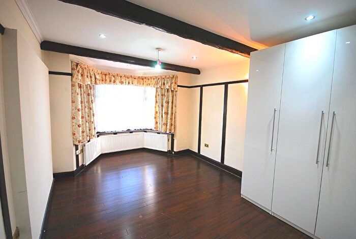 1 Bedroom Studio To Rent In Ridding Lane, Greenford, UB6