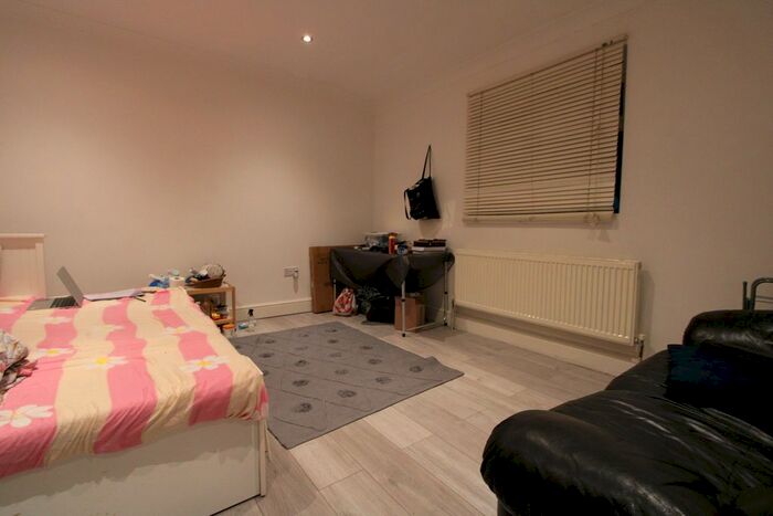 Studio To Rent In Elliot Road, Croydon CR7