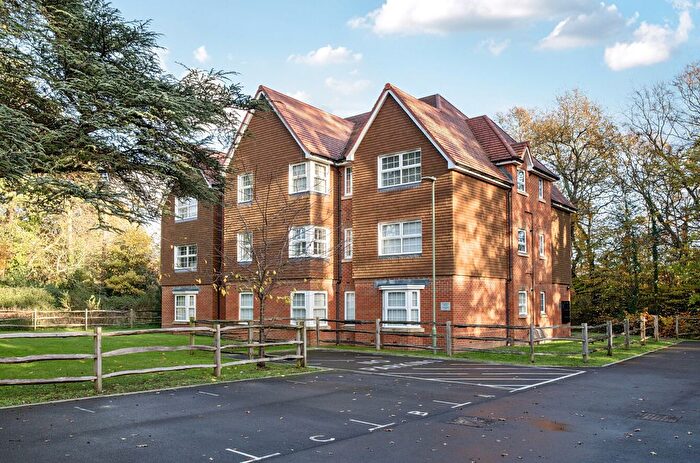 2 Bedroom Flat For Sale In Montefiore Drive, Sarisbury Green, Southampton, Hampshire, SO31