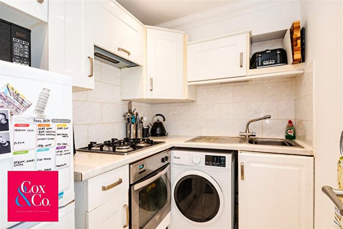 2 Bedroom Flat For Sale In Denmark Villas, Hove, BN3