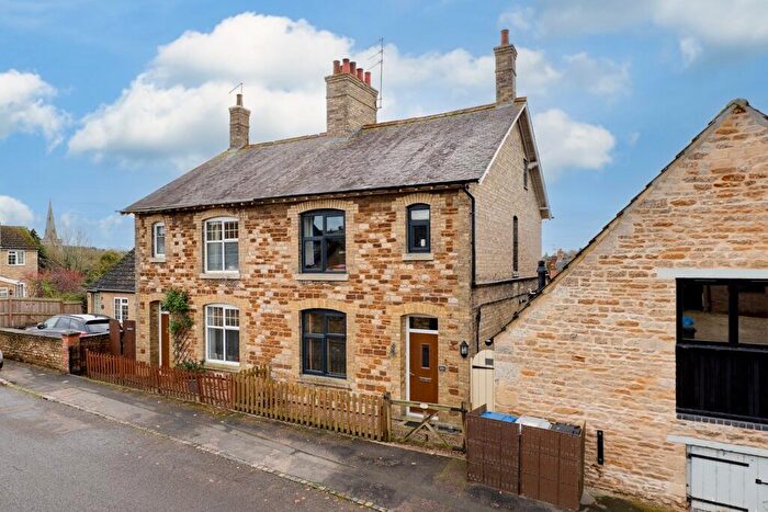 3 Bedroom Semi Detached House For Sale In Queen Eleanor Road, Geddington, NN14