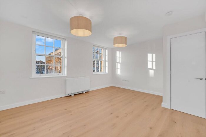 2 Bedroom End Of Terrace House To Rent In Camden Road, Camden Town, NW1