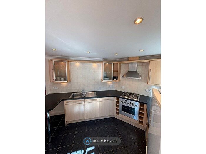 1 Bedroom Flat To Rent In The Quadrangle, Horley, RH6