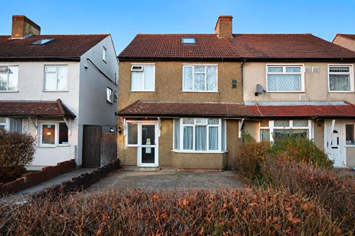 Studio To Rent In Bath Road, Harmondsworth, West Drayton, UB7