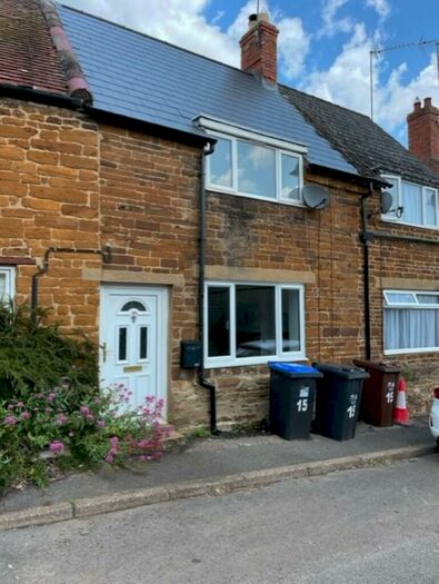 2 Bedroom Cottage To Rent In High Street, NN11