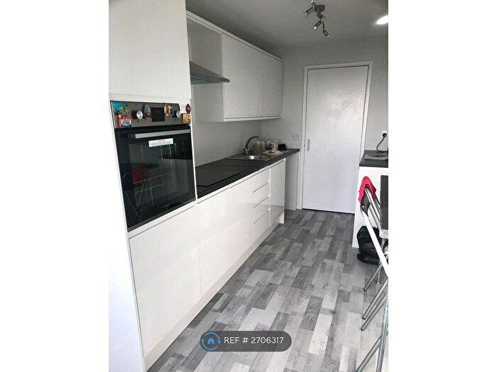 2 Bedroom Flat To Rent In Sandown Court, Preston, PR1