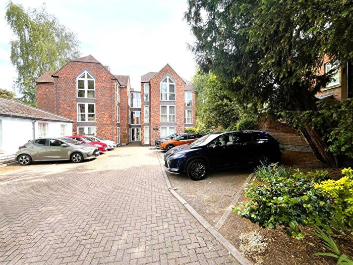 2 Bedroom Apartment For Sale In Westbury Court, Coten End, Warwick, CV34