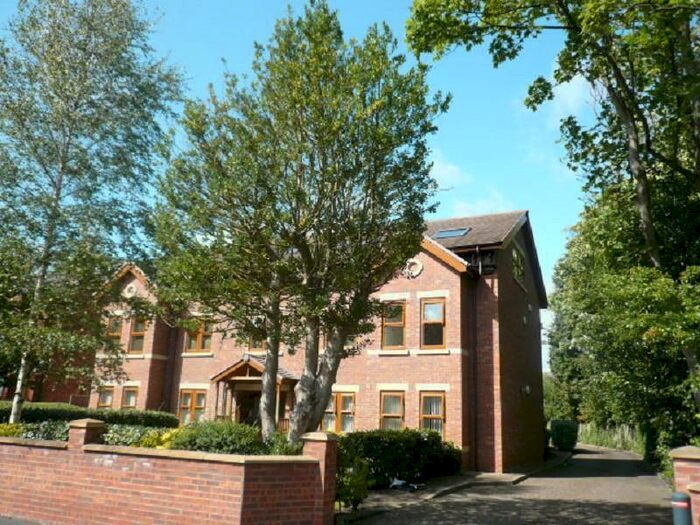 Flat To Rent In York Road, Formby, Liverpool, Merseyside., L37