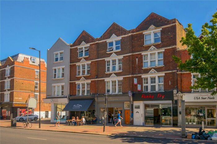 2 Bedroom Apartment To Rent In Balham Hill, London, Uk, SW12